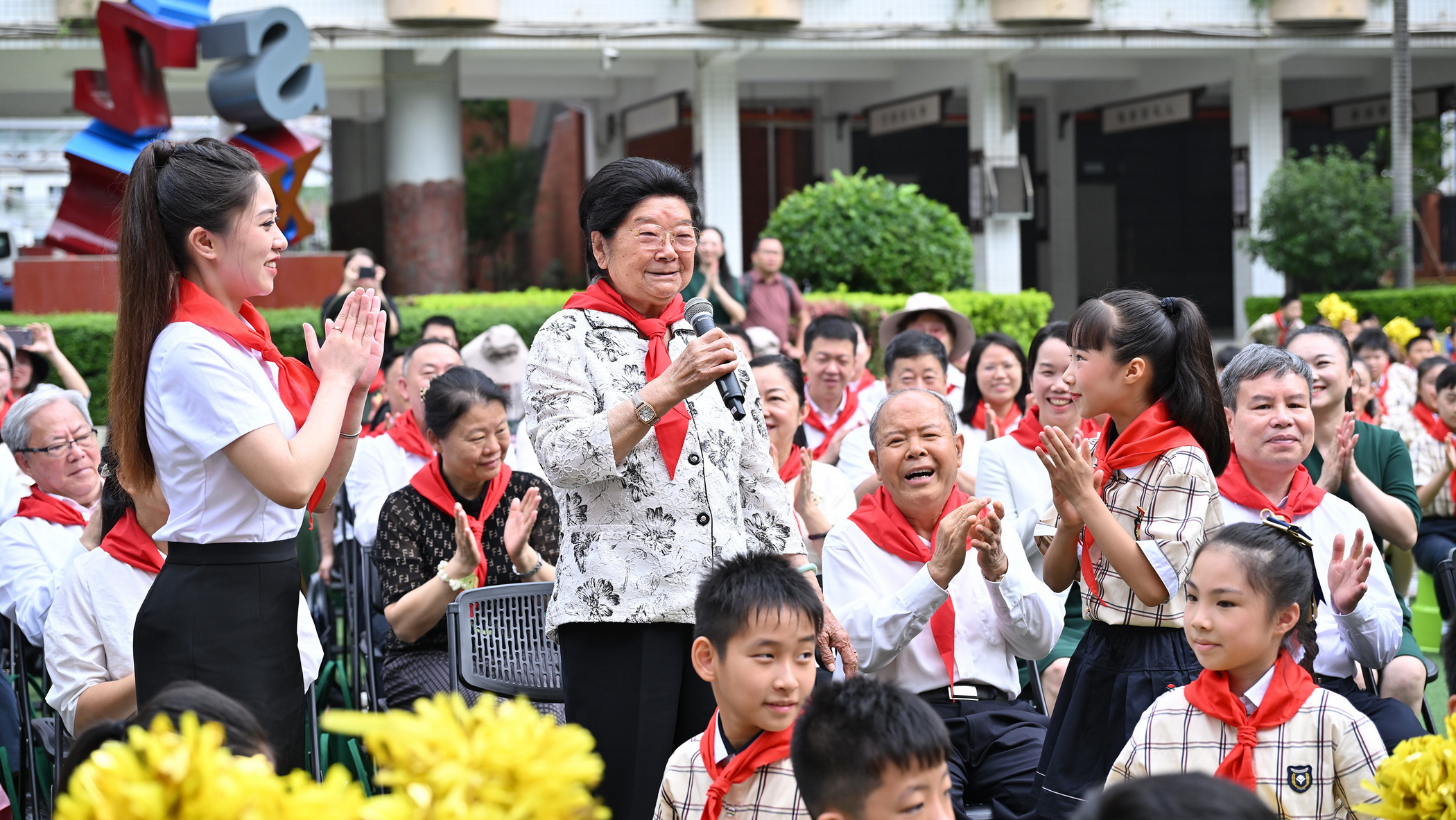 中國關工委主任顧秀蓮祝孩子們“六一”國際兒童節快樂，健康成長！