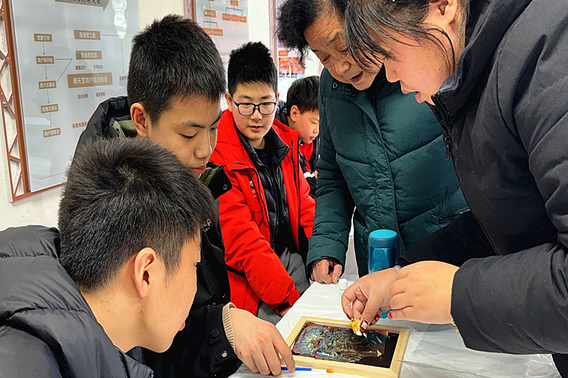 江蘇省南京市秦淮區朝天宮街道止馬營社區開展“以箔為墨，非遺流光啟新程”活動(1).jpg