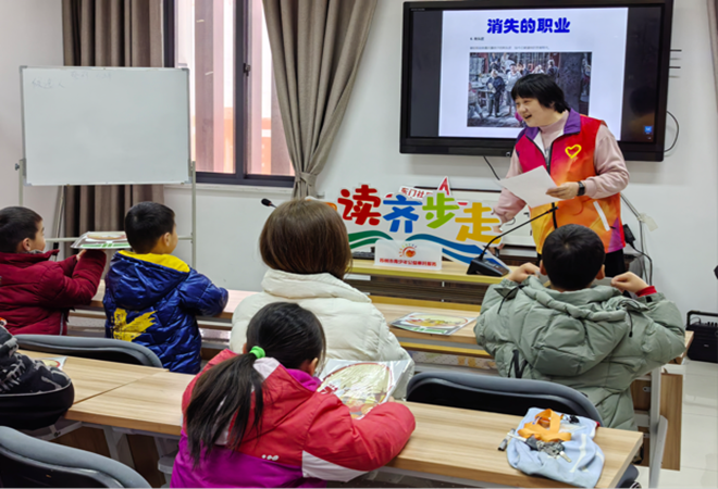 松陵街道東門社區：開展職業科普 培植勞動價值.png